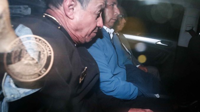 Pedro Castillo, detenido por la Policía tras ser destituido por el Congreso