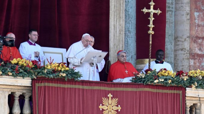 Pope Francis holds Christmas Urbi et Orbi prayer