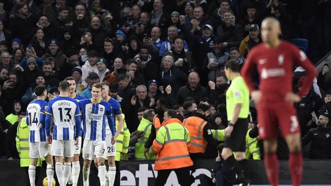 Brighton (United Kingdom), 14/01/2023.- Brighton players celebrate their second goal during the English Premier League soccer match between Brighton and Hove Albion and Liverpool FC in Brighton, Britain, 14 January 2023. (Reino Unido) EFE/EPA/Vince Mignott EDITORIAL USE ONLY. No use with unauthorized audio, video, data, fixture lists, club/league logos or 'live' services. Online in-match use limited to 120 images, no video emulation. No use in betting, games or single club/league/player publications