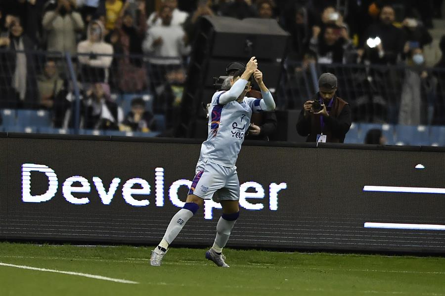 Riyadh (Saudi Arabia), 19/01/2023.- Cristiano Ronaldo of Riyadh XI celebrates after scoring the 1-1 goal during the friendly soccer match between the Riyadh XI and Paris Saint-Germain, in Riyadh, Saudi Arabia, 19 January 2023. The Riyadh XI consists of players from Saudi clubs Al-Nassr and Al Hilal, both based in Riyadh, the capital of Saudi Arabia. (Futbol, Amistoso, Arabia Saudita) EFE/EPA/STR