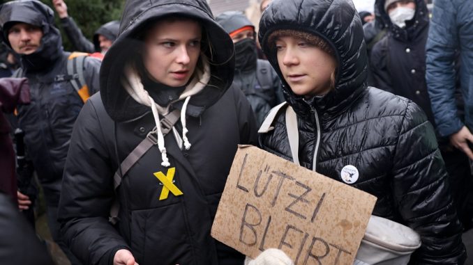 Manifestación contra el desalojo de pueblo minero en Alemania