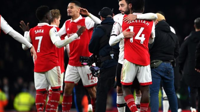 London (United Kingdom), 22/01/2023.- Arsenal's players celebrate the 3-2 lead during the English Premier League soccer match between Arsenal London and Manchester United in London, Britain, 22 January 2023. (Reino Unido, Londres) EFE/EPA/Andy Rain EDITORIAL USE ONLY. No use with unauthorized audio, video, data, fixture lists, club/player publications London (United Kingdom), 22/01/2023.- Arsenal's players celebrate the 3-2 lead during the English Premier League soccer match between Arsenal London and Manchester United in London, Britain, 22 January 2023. (Reino Unido, Londres) EFE/EPA/Andy Rain EDITORIAL USE ONLY. No use with unauthorized audio, video, data, fixture lists, club/player publications