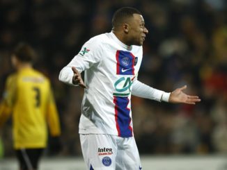 Lens (France), 23/01/2023.- PSG'Äôs Kylian Mbappe celebrates after scoring the 5-0 lead goal during the Coupe de France round of 32 soccer match between Pays de Cassel and Paris Saint Germain at Bollaert stadium in Lens, France, 23 January 2023. (Francia) EFE/EPA/YOAN VALAT