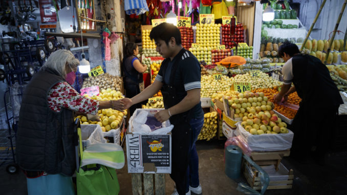 Latinoamérica en la incertidumbre tras ser golpeada por la inflación en 2022