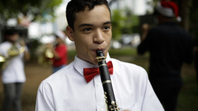 Centenares de niños celebran el Día de Reyes en Panamá al son de la música