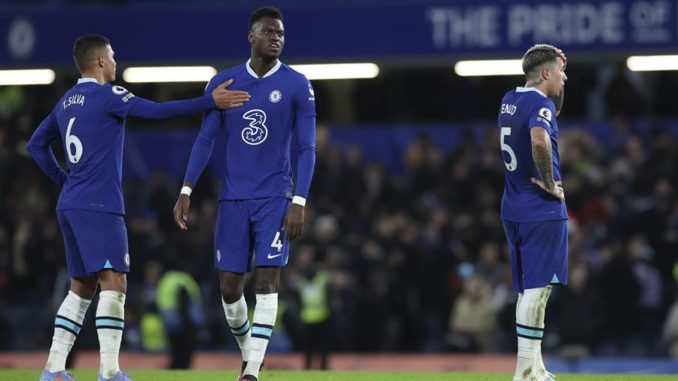 London (United Kingdom), 03/02/2023.- Players of Chelsea react after the English Premier League soccer match between Chelsea FC and Fulham FC in London, Britain, 03 February 2023. (Reino Unido, Londres) EFE/EPA/Isabel Infantes EDITORIAL USE ONLY. No use with unauthorized audio, video, data, fixture lists, club/league logos or 'live' services. Online in-match use limited to 120 images, no video emulation. No use in betting, games or single club/league/player publications