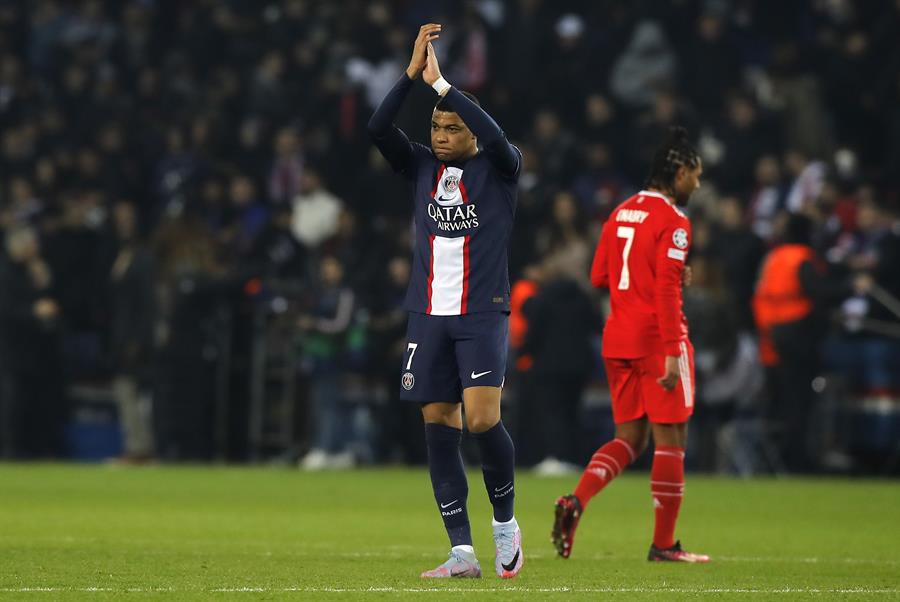 Paris (France), 14/02/2023.- Kylian Mbappe of PSG reacts after the UEFA Champions League Round of 16, 1st leg match between Paris Saint-Germain and Bayern Munich in Paris, France, 14 February 2023. (Liga de Campeones, Francia) EFE/EPA/TERESA SUAREZ