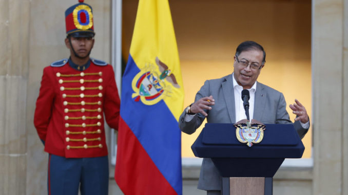Gobierno presenta su reforma de salud para llevar la atención a toda Colombia