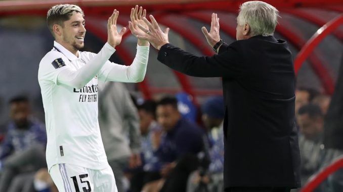 Rabat (Morocco), 11/02/2023.- Federico Valverde (L) of Real Madrid celebrates with his coach Carlo Ancelotti (R) after scoring the 2-0 goal during the FIFA Club World Cup final between Real Madrid and Al Hilal SFC in Rabat, Morocco, 11 February 2023. (Mundial de Fútbol, Marruecos) EFE/EPA/Mohamed Messara