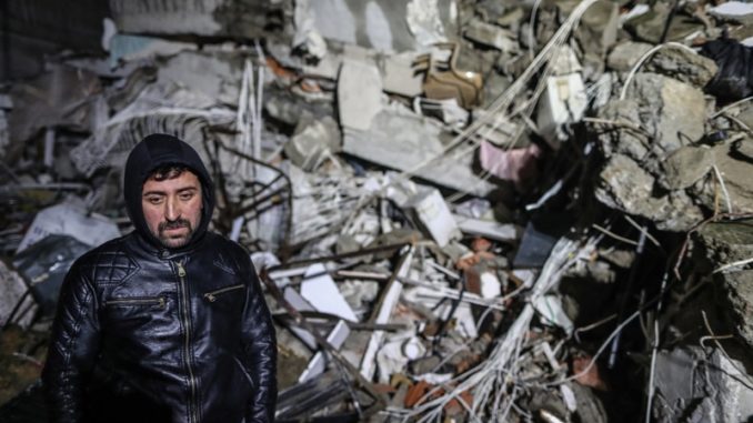 Más de 3.600 muertos en Turquía y Siria por los devastadores terremotos