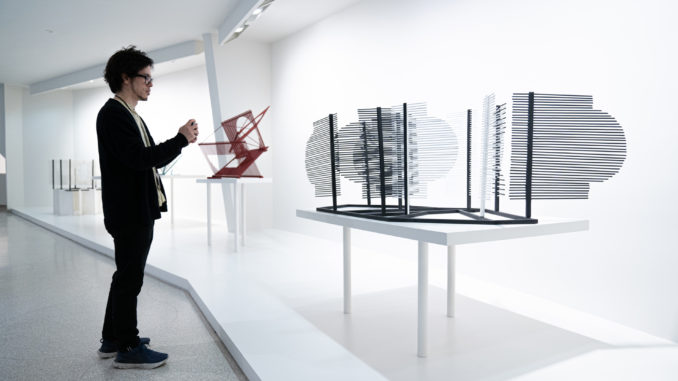 El arte de la venezolana Gego "mide el infinito" en Guggenheim de Nueva York