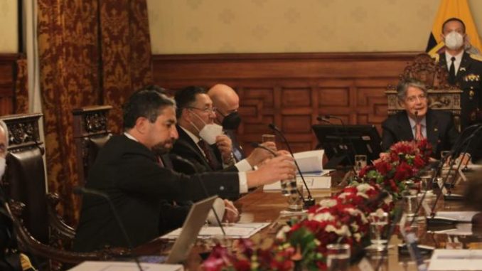 Guillermo-Lasso-se-reunio-con-autoridades-del-Estado-Foto-archivo
