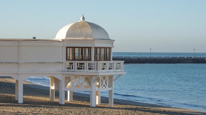Malecón_de_La_Caleta,_Cádiz