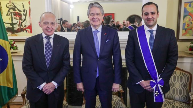 brasil-condecora-a-holguin
