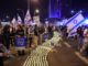 Tel Aviv (Israel), 22/04/2023.- People light candles in memory of fallen Israeli soldiers during a protest against the justice system reform in Tel Aviv, Israel, 22 April 2023. Mass protests continue across the country against the government justice system reform plan. (Protestas) EFE/EPA/ABIR SULTAN