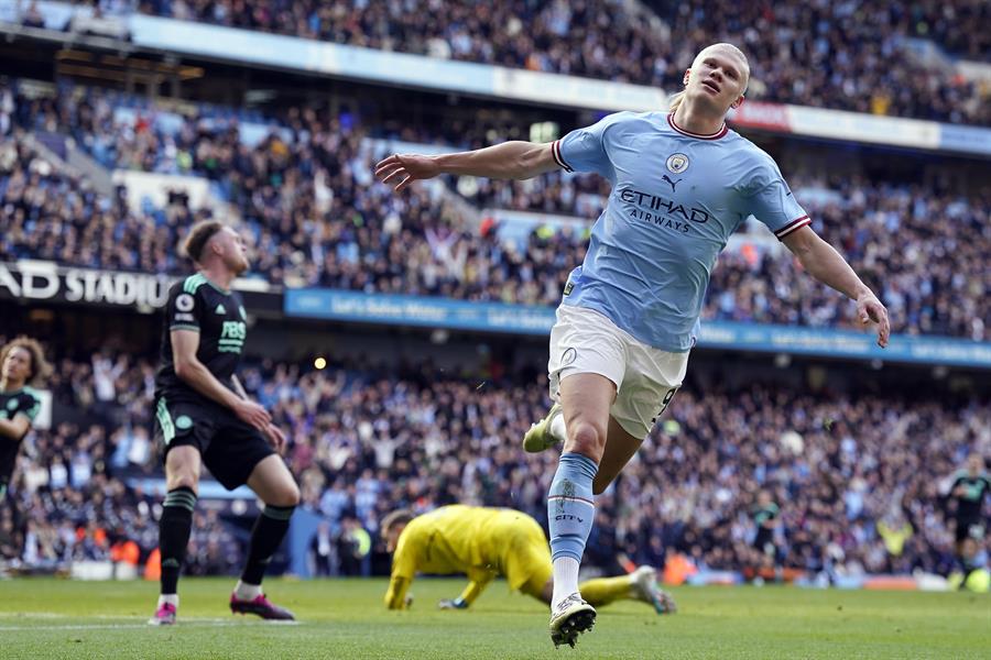 -FOTODELDÍA- Manchester, 15/04/2023.- Erling Haaland, del Manchester City celebra tras marcar el 3-0 en el partido de la Premier League disputado entre Manchester City y Leicester City en Manchester. EFE/TIM KEETON - SOLO USO EDITORIAL -