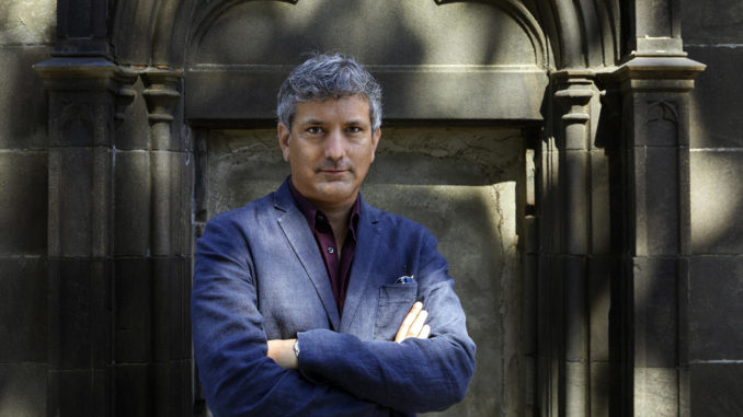 Santiago Roncagliolo: "Que mis personajes estÈn fuera de lugar es inevitable"