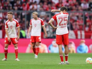 Munich (Germany), 10/01/2023.- Bayern players react during the German Bundesliga soccer match between FC Bayern Munich vs RB Leipzig in Munich, Germany, 20 May 2023. (Alemania) EFE/EPA/Anna Szilagyi (ATTENTION: The DFL regulations prohibit any use of photographs as image sequences and/or quasi-video.)