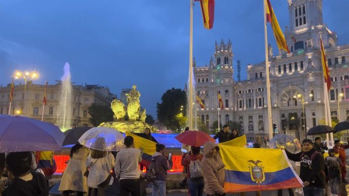 colores ecuador plaza Cibeles