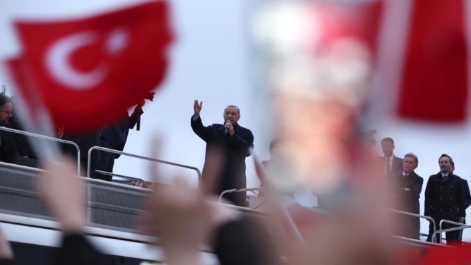Erdogan addresses supporters in Istanbul