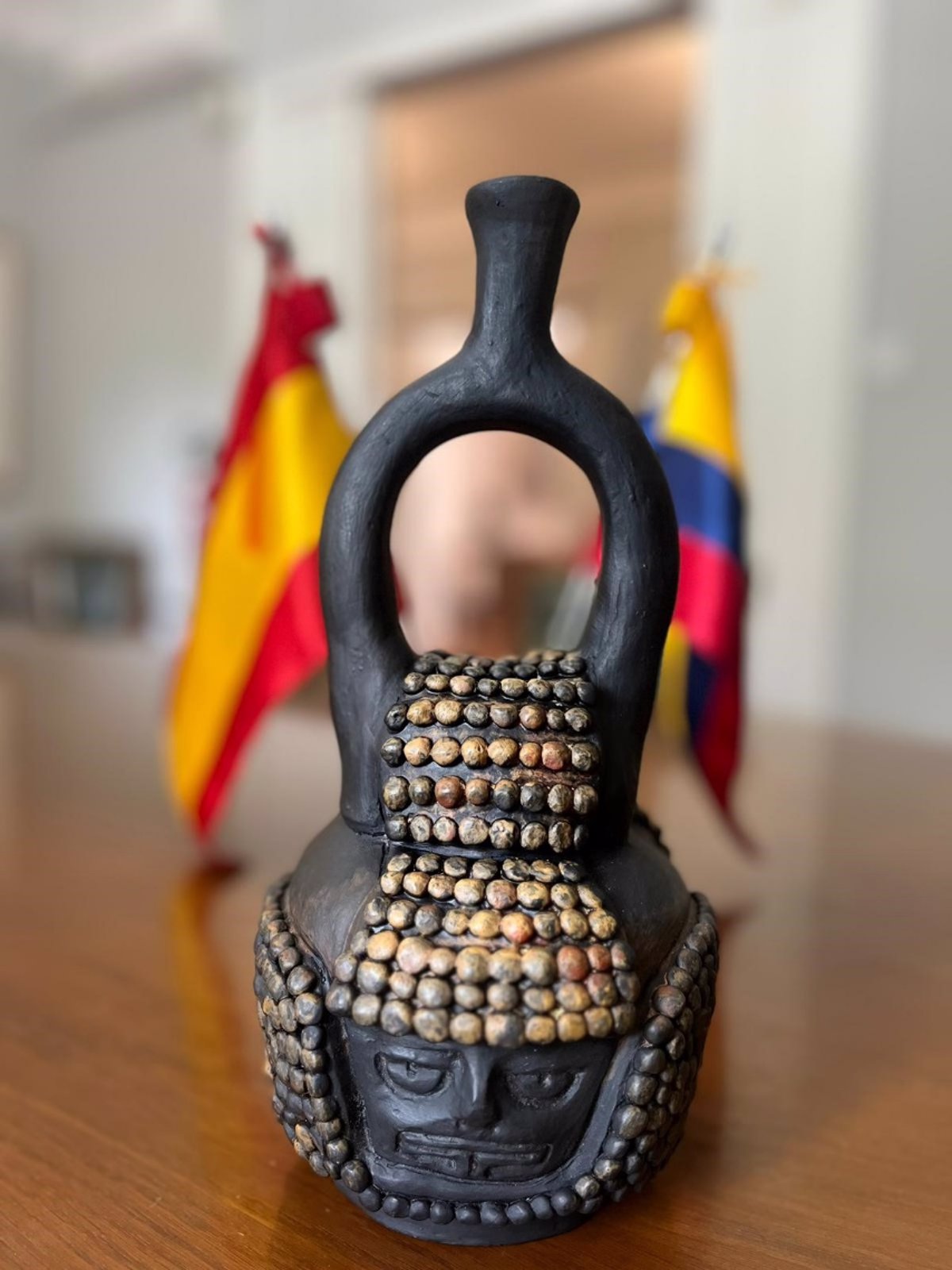 Ecuador donará réplicas de una vasija de la cultura prehispánica Mayo- Chinchipe a museos del chocolate en España
