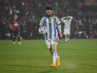 AME8732. ROSARIO (ARGENTINA), 24/06/2023.- Lionel Messi participa en el partido de despedida de Maxi Rodríguez, hoy en el estadio Coloso Marcelo Bielsa en Rosario (Argentina).EFE/ Franco Trovato Fuoco