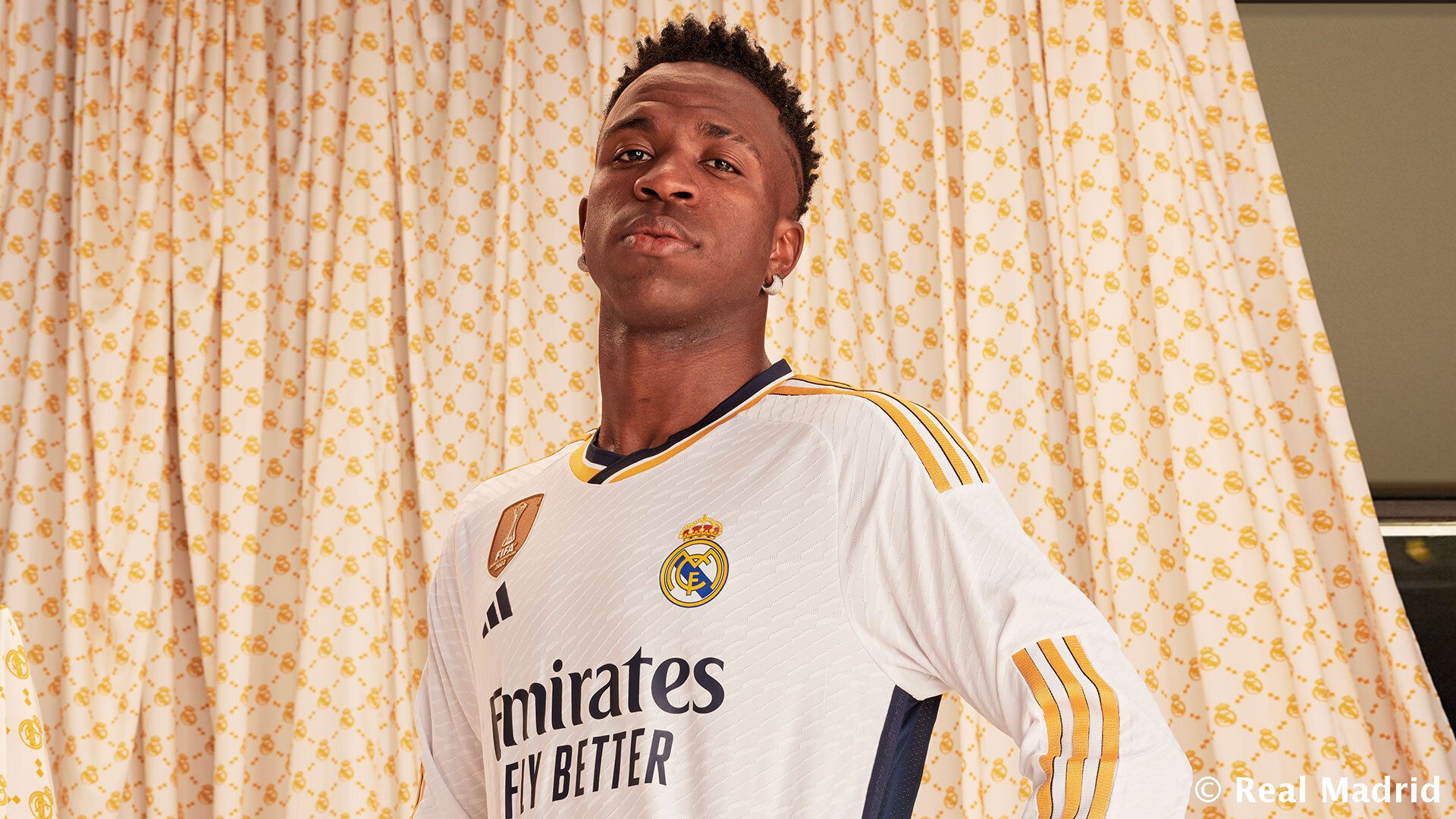 El Real Madrid suma una nueva camiseta a su colección - Notas de Fútbol