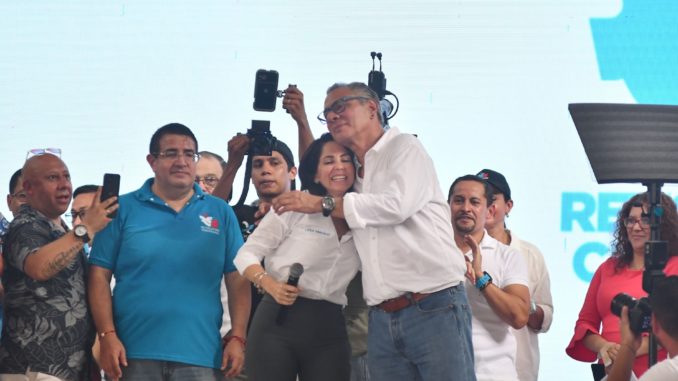 PORTOVIEJO-BINIOMIO-RC5-LUISA GONZALEZ-ANDRES ARAUZ