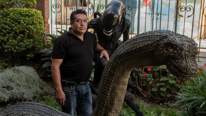 escultor llantas boliviano