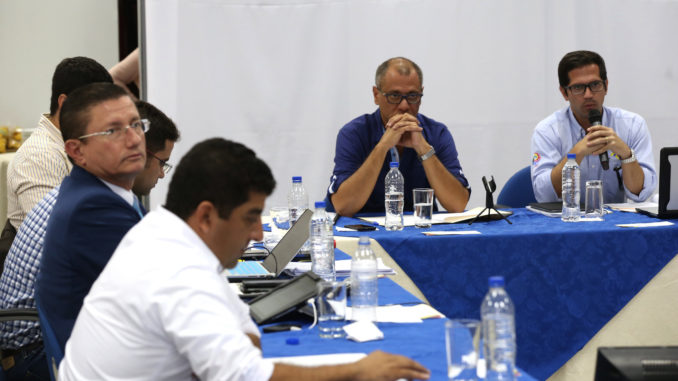 SESION DE COMITE POR LA RECONSTRUCCION