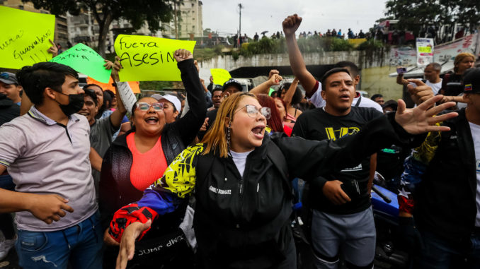 Oficialistas impiden una actividad de la opositora María Corina Machado en Caracas