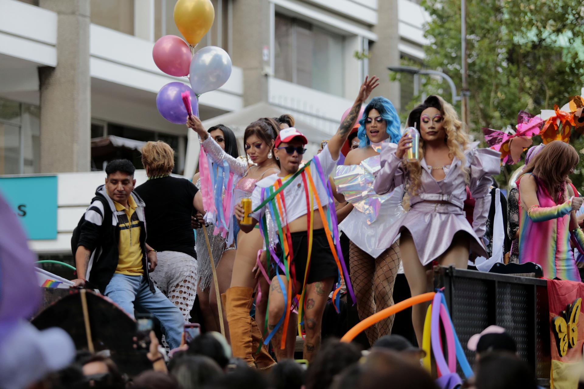 Marcha de colectivos de la comunidad LGTBI+ en Ecuador