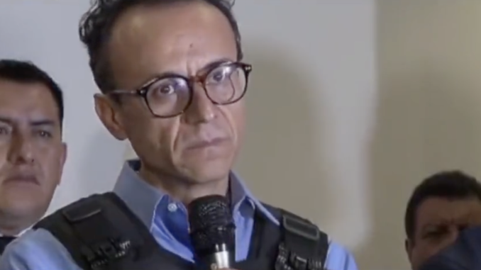 Zurita reconoce tercero