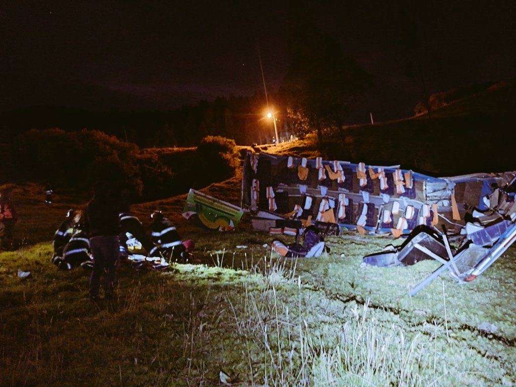 Cuatro Muertos y Ocho Heridos en Accidente de Autobús en Pichincha