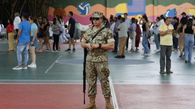 Avanzan con normalidad las primeras horas de las elecciones generales en Ecuador