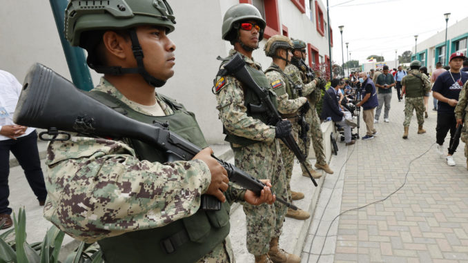 Avanzan con normalidad las primeras horas de las elecciones generales en Ecuador