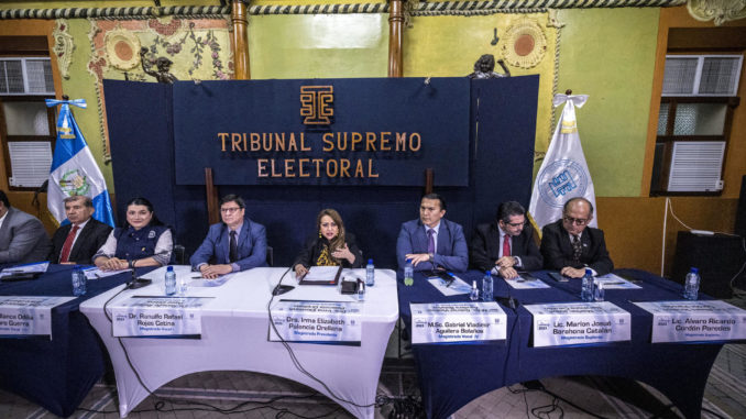 Autoridad electoral de Guatemala se desliga de suspensiÛn a partido del presidente electo