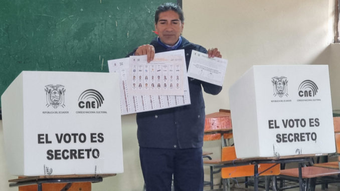 Abren los centros de votaciÛn en Ecuador para elecciones generales y consultas ambientales