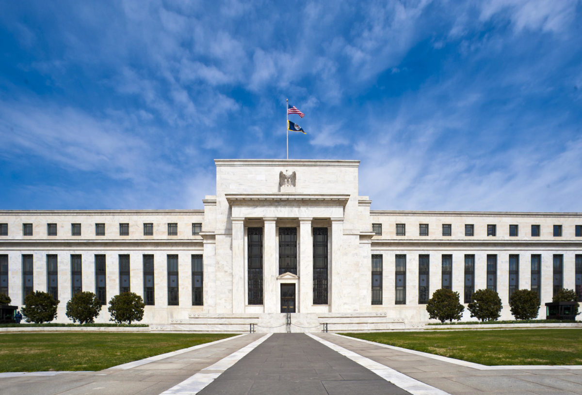 Wall Street abre mixto, pendiente a los movimientos de la Fed