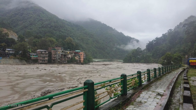 Al menos 23 soldados desaparecidos tras inundaciones súbitas en el norte de la India