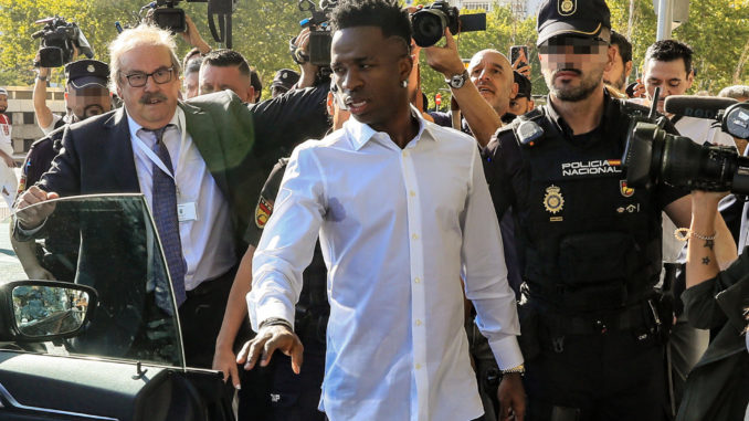 Vinicius declara como víctima por los insultos racistas recibidos en Mestalla