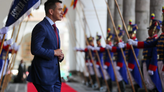 El presidente electo Daniel Noboa llega al Palacio de Gobierno