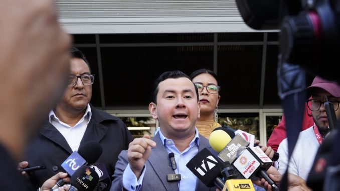 FERDINAN ALVARAEZ RC DENUNCIA CASO VILLAVICENCIO