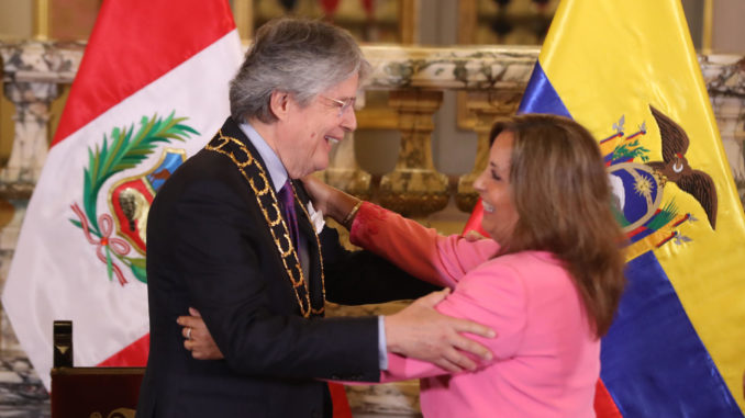 Boluarte condecorará a Lasso con la orden "El Sol del Perú"