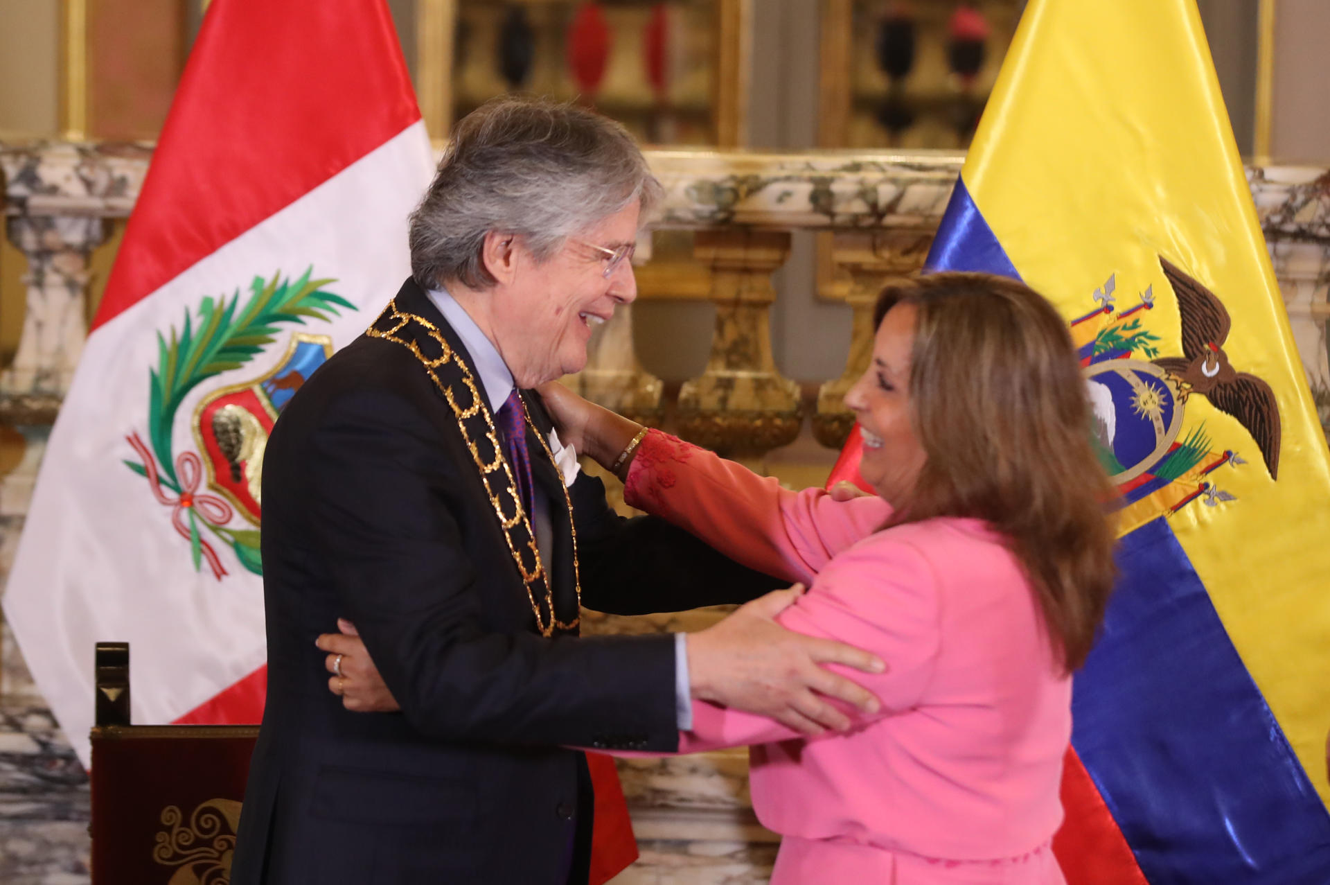 Boluarte recibe a Lasso con los máximos honores en el Palacio de Gobierno de Lima