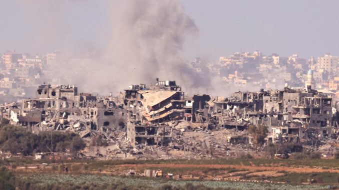 El ejército israelí continúa su operación militar en el norte de Gaza