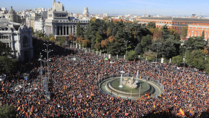 Manifestación multitudinaria contra la amnistía en la Plaza de Cibeles de Madrid