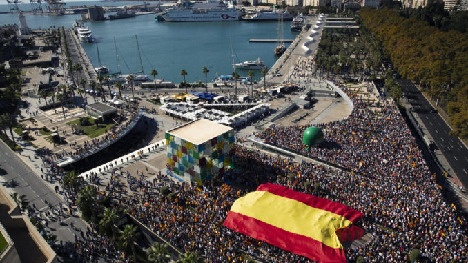 Protesta por los pactos de investidura