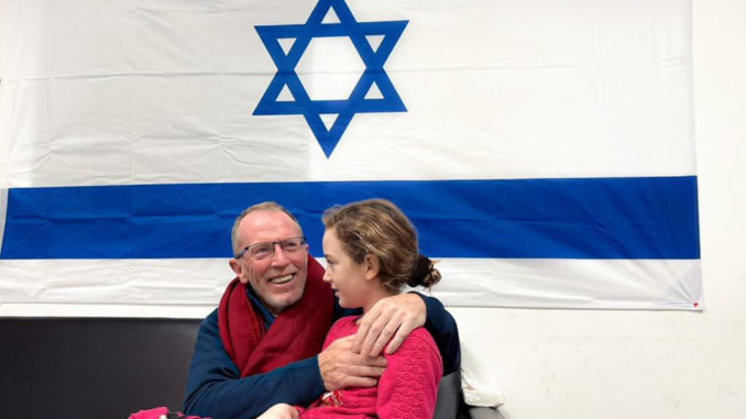 Hamás libera a 13 rehenes israelíes