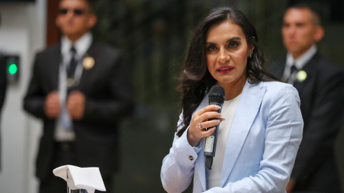 La vicepresidenta de Ecuador acepta ir a Israel pero pide di·logo con el presidente Noboa